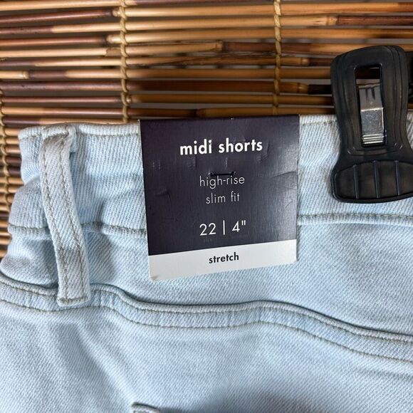 Ava & Viv Light Wash Size 22W Shorts NWT - Picture 7 of 7